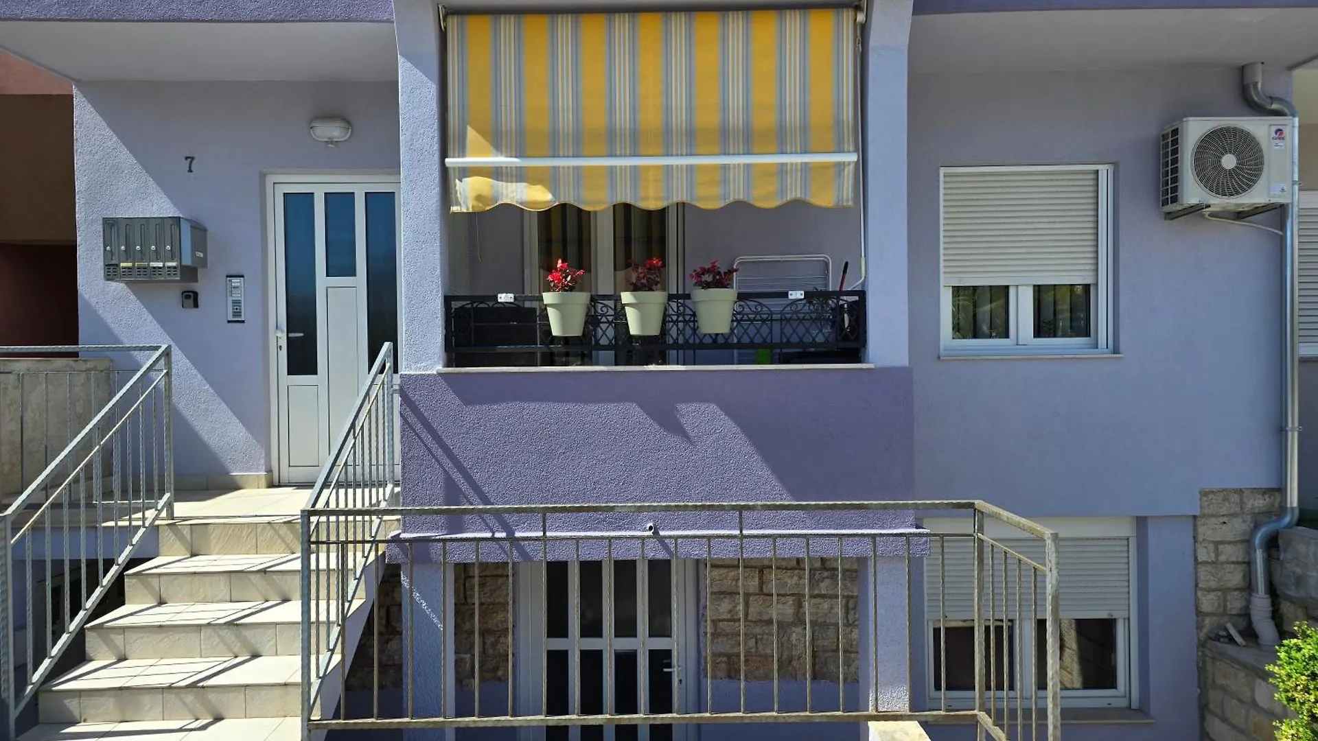 Studio Valent-Fast Wifi, Free Parking,Balcony,Near The Beach 자다르