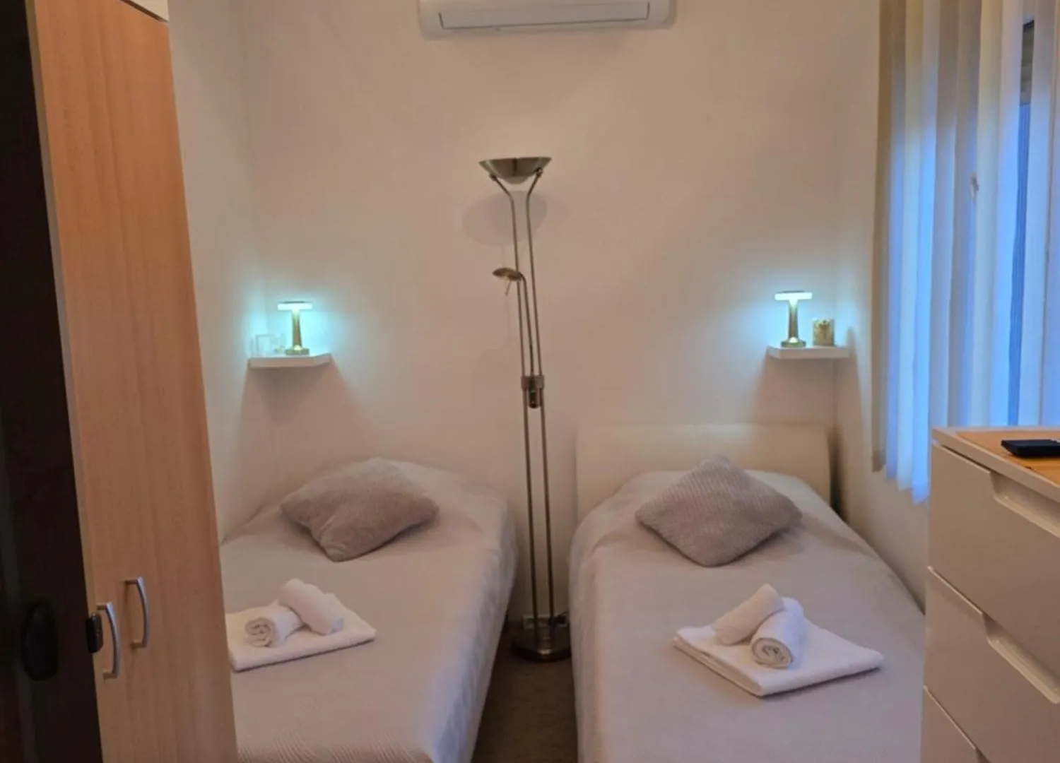 Studio Valent-Fast Wifi, Free Parking,Balcony,Near The Beach 자다르 아파트