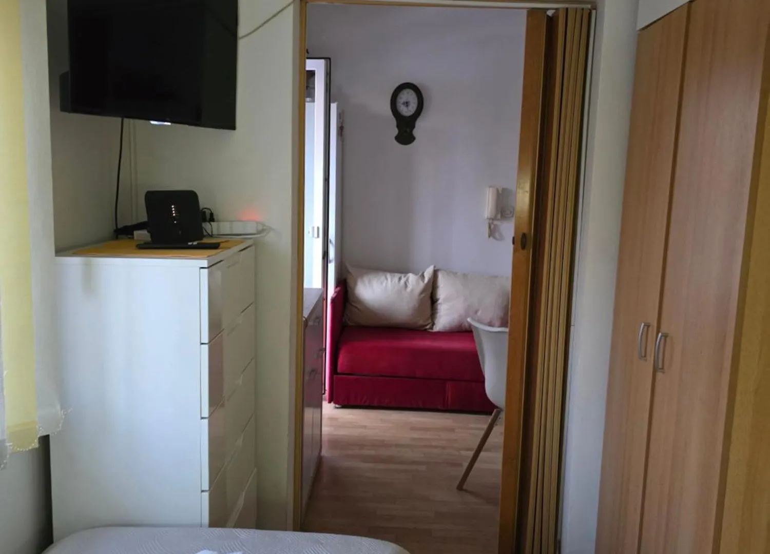 Studio Valent-Fast Wifi, Free Parking,Balcony,Near The Beach 자다르 아파트